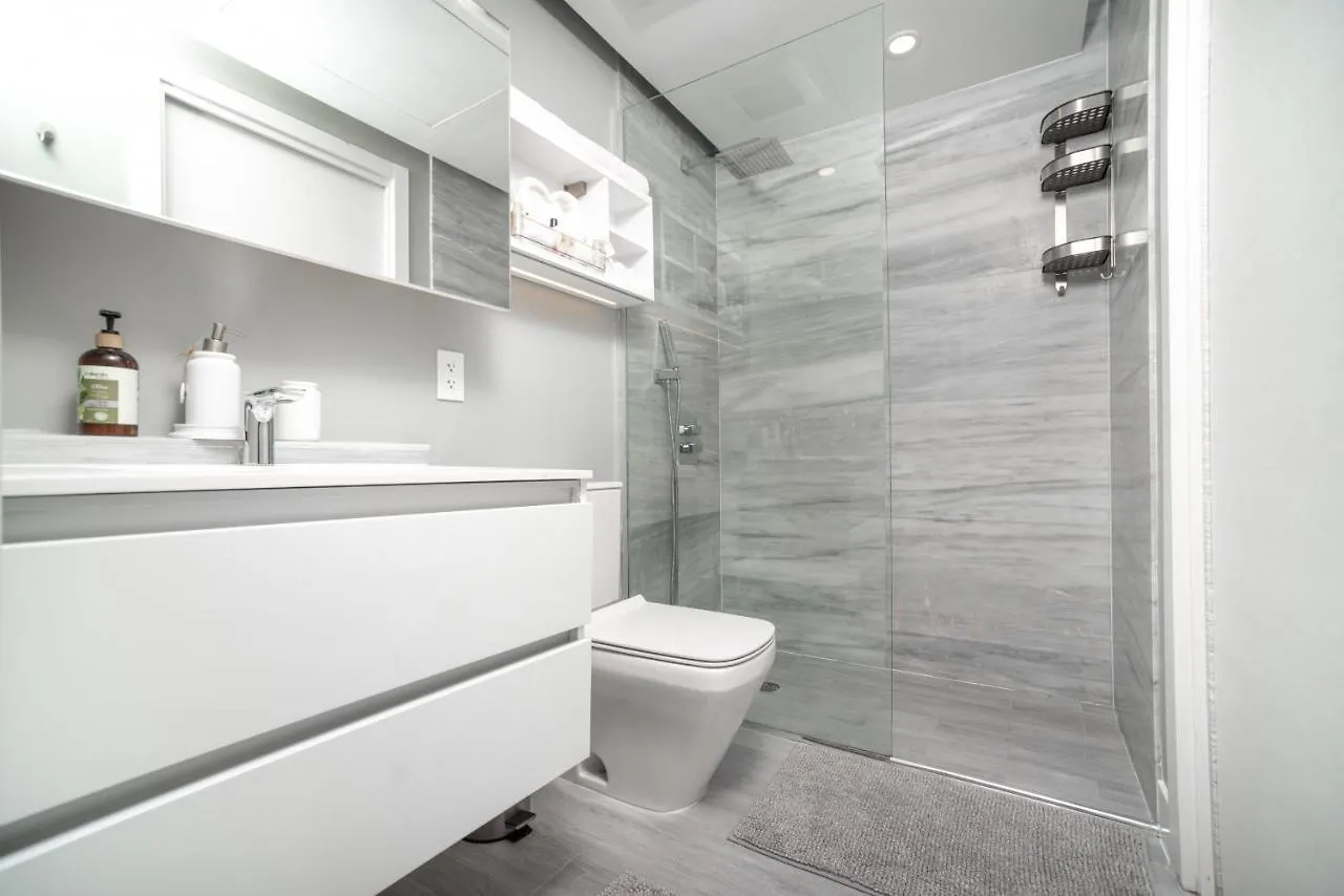 Luxury 1 Bed Apartment Near Seven Mile Beach At The Grove West Bay 0*,